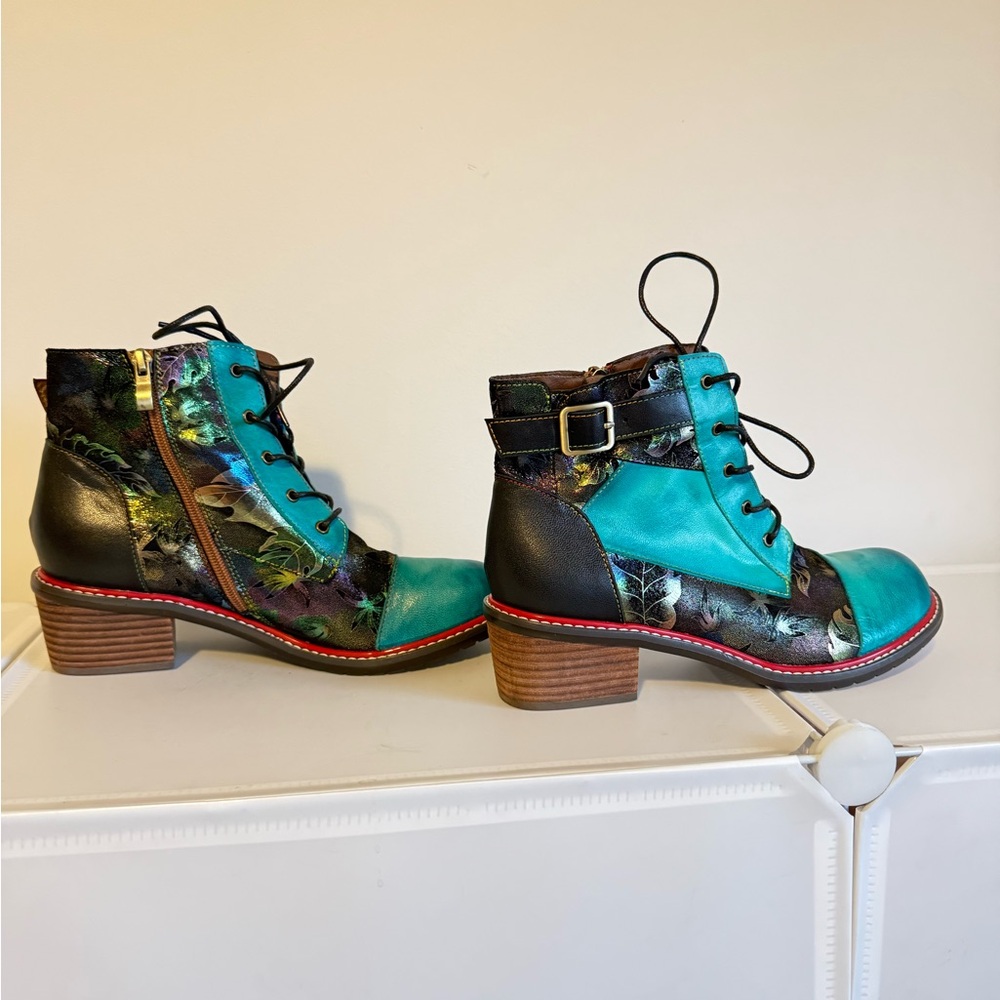 FUNKY BOOTS